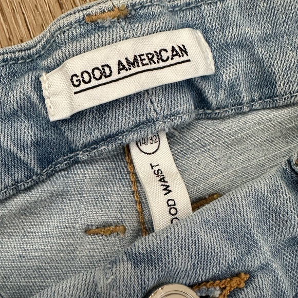 Good American Good Waist frayed ankle jeans 14 - Picture 6 of 9